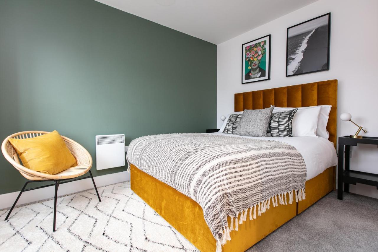 Apartment Centre - Free Parking - Stylish 2 Bedroom