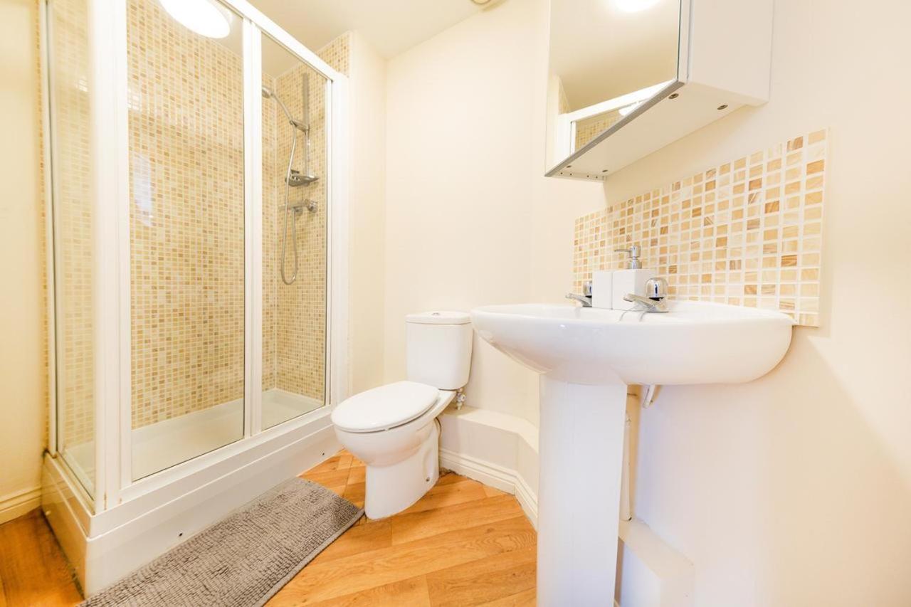 2 Bed 2 Bathroom Free Parking Apartment Bristol