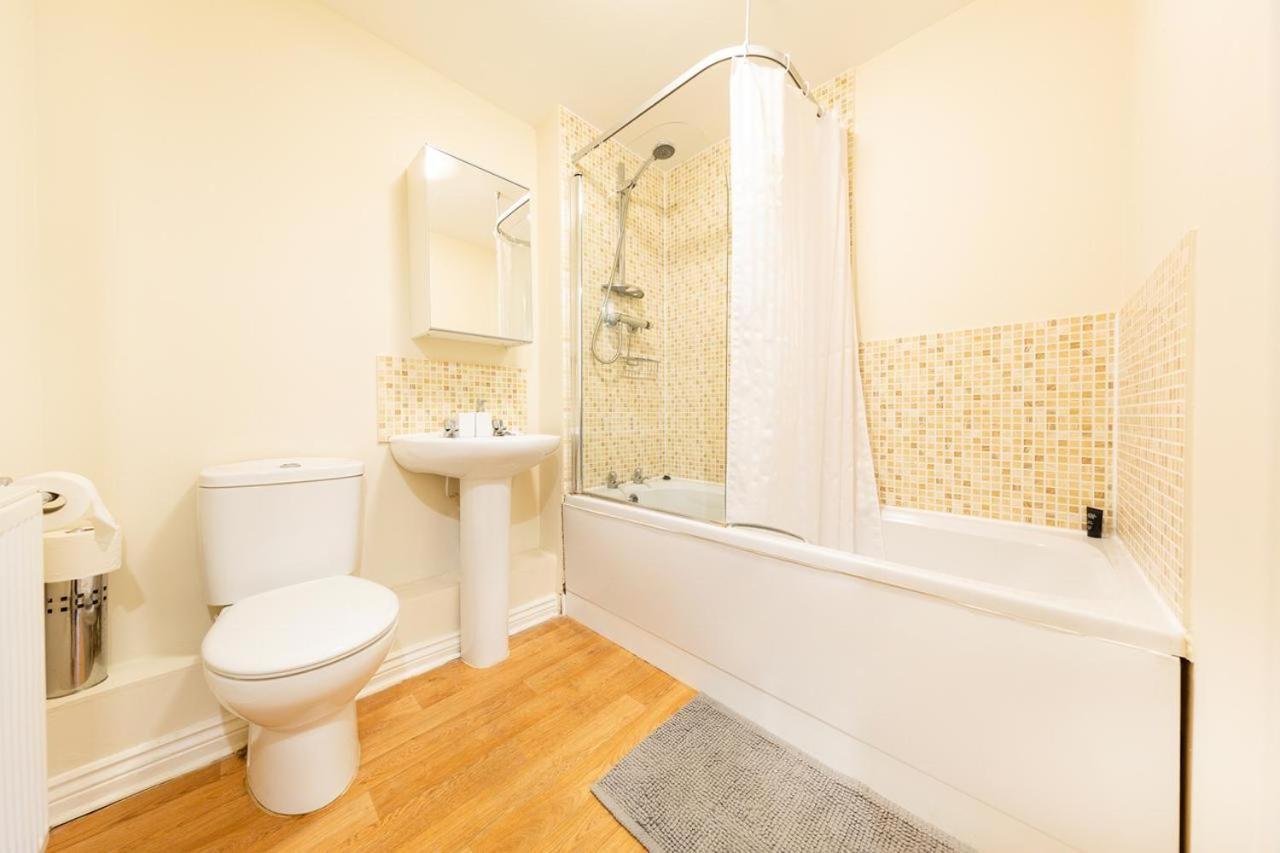 2 Bed 2 Bathroom Free Parking * Bristol