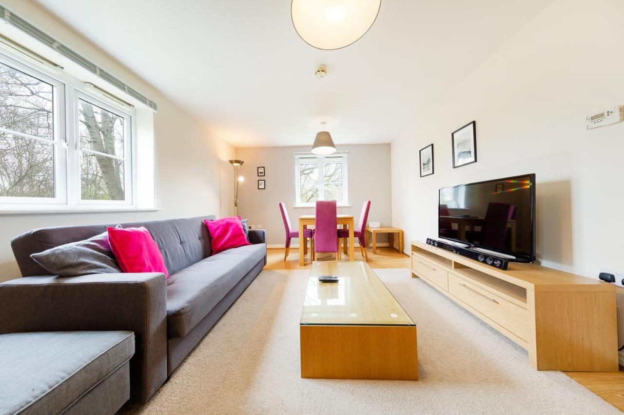 Apartment 2 Bed 2 Bathroom Free Parking
