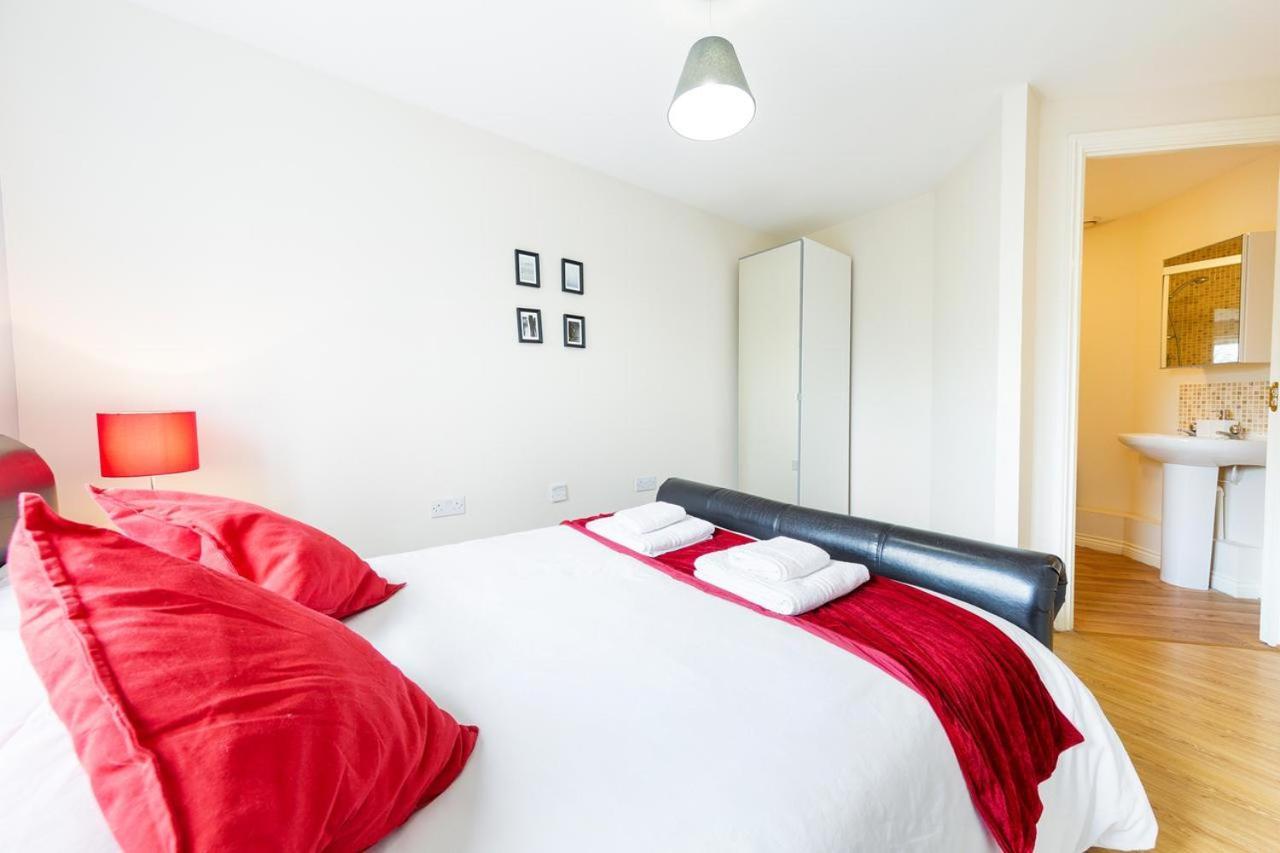 2 Bed 2 Bathroom Free Parking * Bristol
