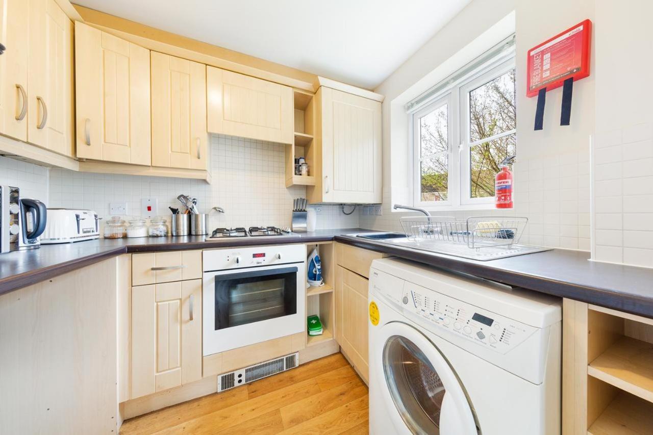2 Bed 2 Bathroom Free Parking Apartment Bristol
