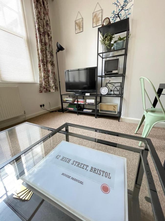 Located Two Bedroom Apartment Bristol