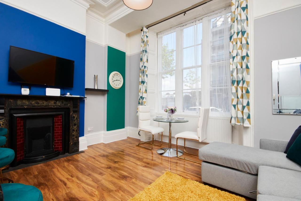 Sleek And Stylish 2 Bed In Clifton - Garden Apartment *