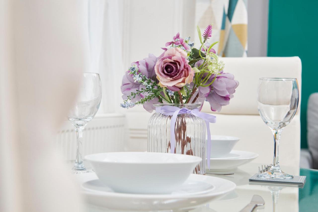 Sleek And Stylish 2 Bed In Clifton - Garden Apartment Bristol