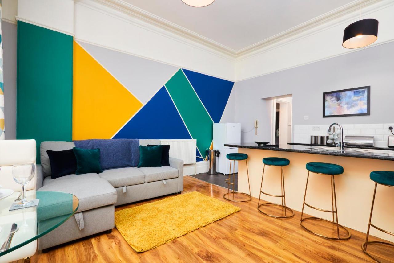 Sleek And Stylish 2 Bed In Clifton - Garden Apartment Bristol