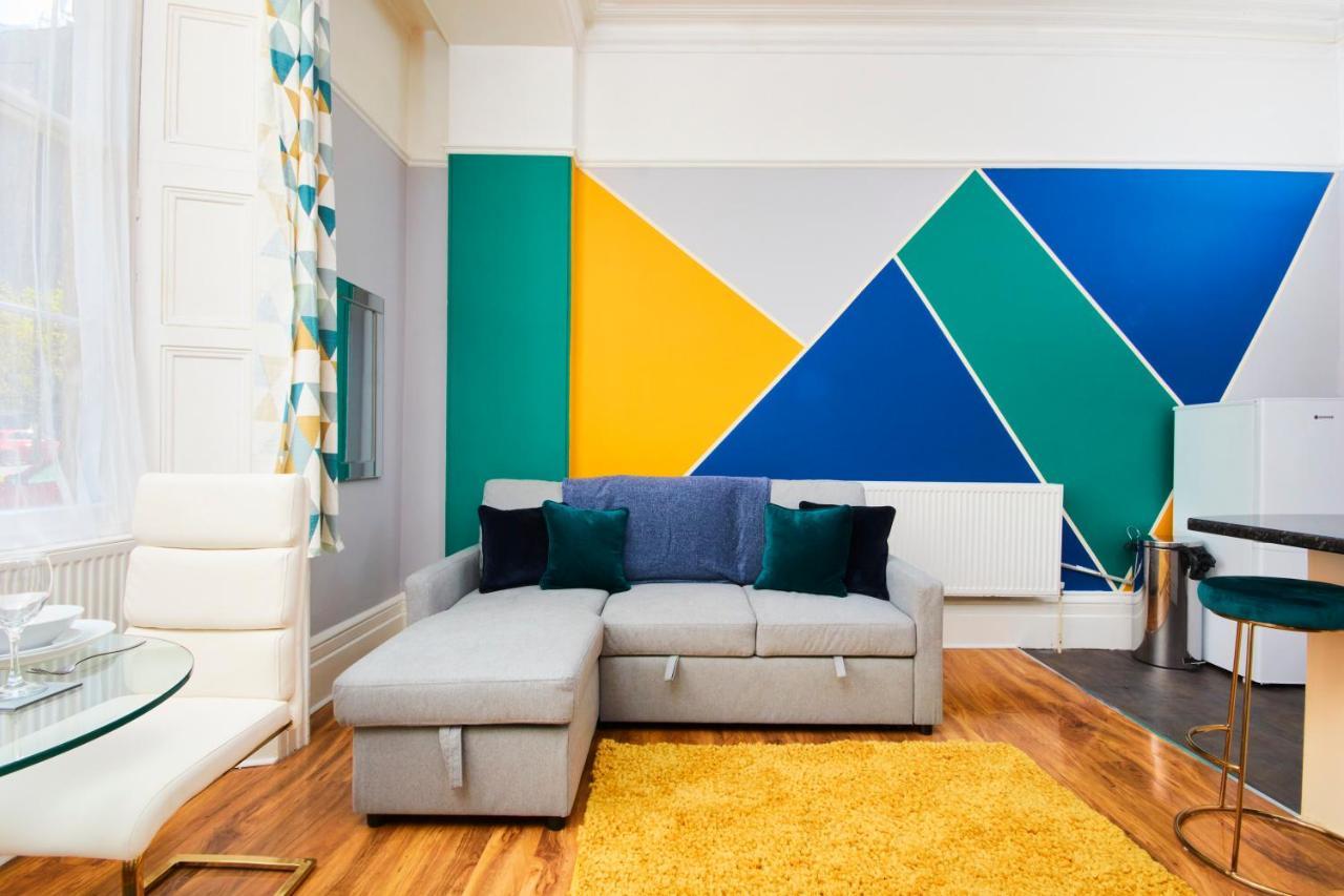 Sleek And Stylish 2 Bed In Clifton - Garden *