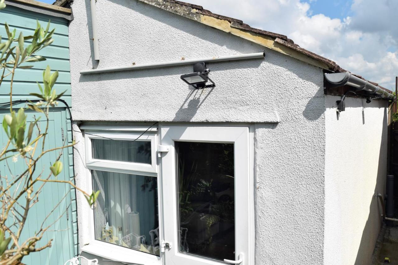 Cosy Self-contained Studio Flat In Apartment Bristol