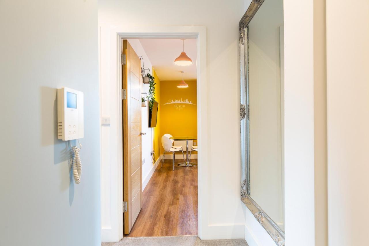 Centre - Free Parking - Stylish 2 Bedroom Apartment Bristol