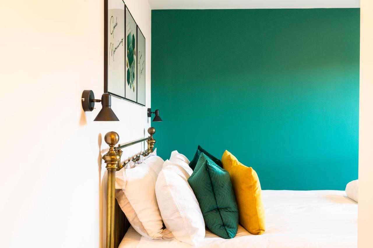 Centre - Free Parking - Stylish 2 Bedroom