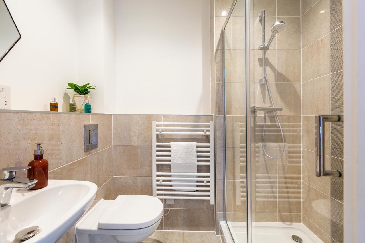 Centre - Free Parking - Stylish 2 Bedroom