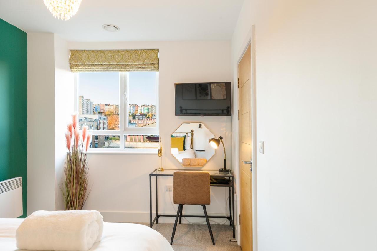 Centre - Free Parking - Stylish 2 Bedroom Apartment