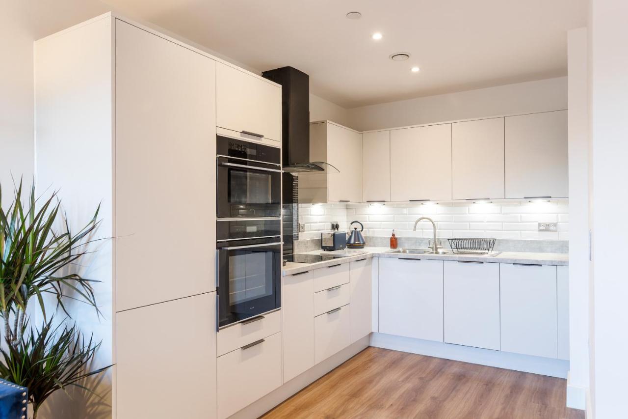 Apartment Centre - Free Parking - Stylish 2 Bedroom