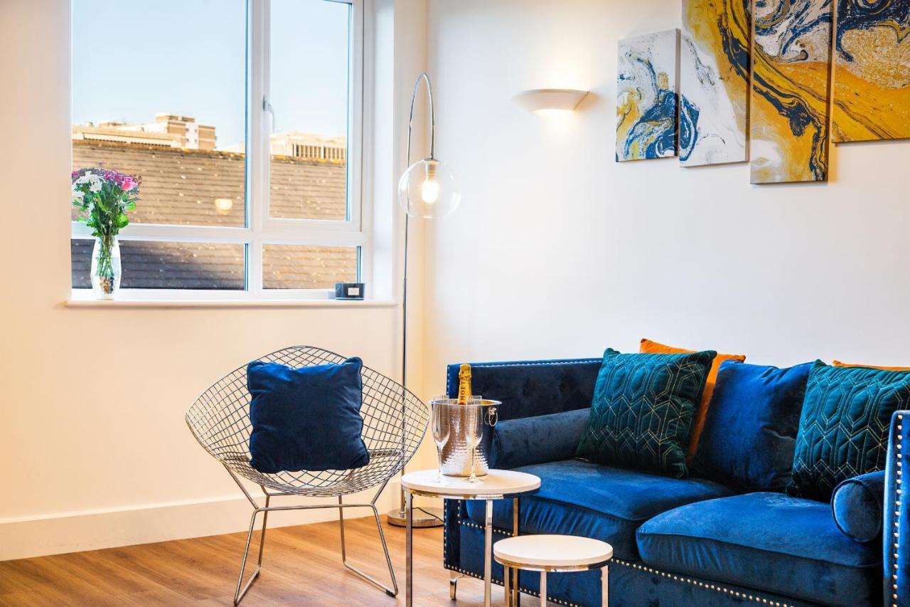 Apartment Centre - Free Parking - Stylish 2 Bedroom