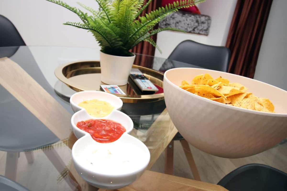 Apartment Exquisite Clifton Gem - Football Table