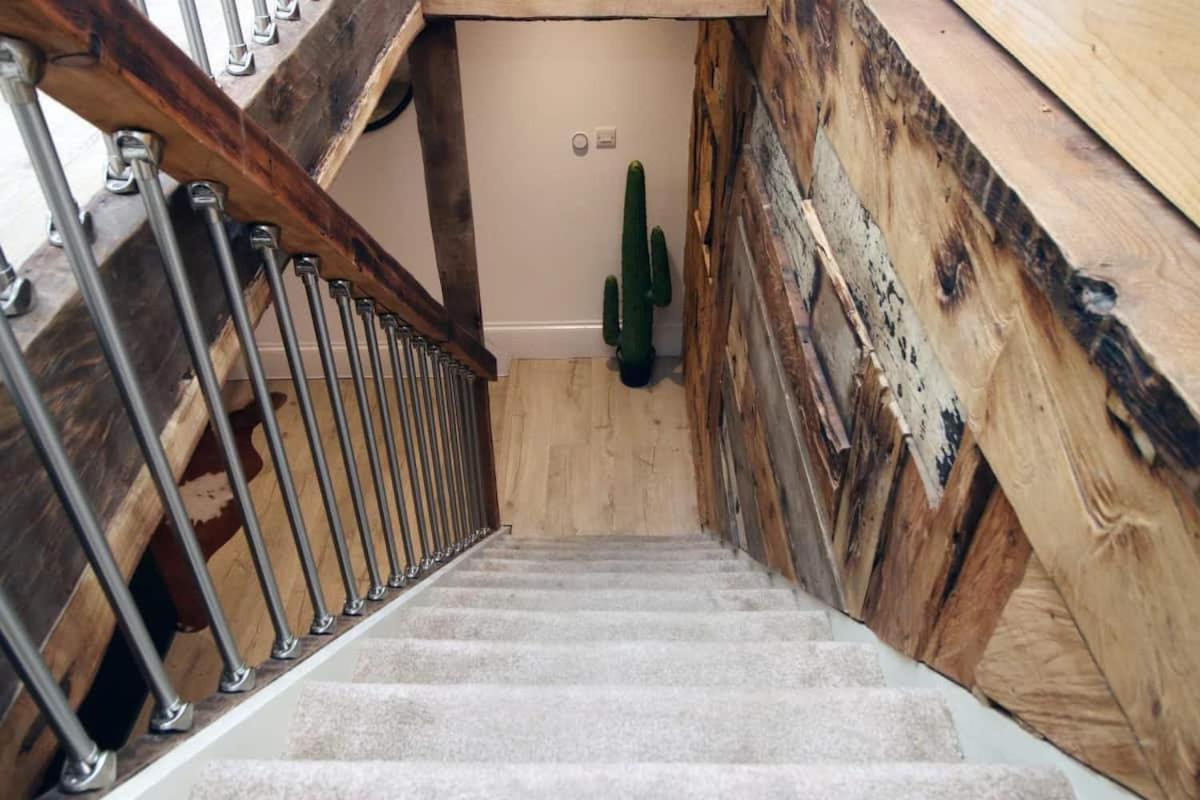 Exquisite Clifton Gem - Football Table Apartment
