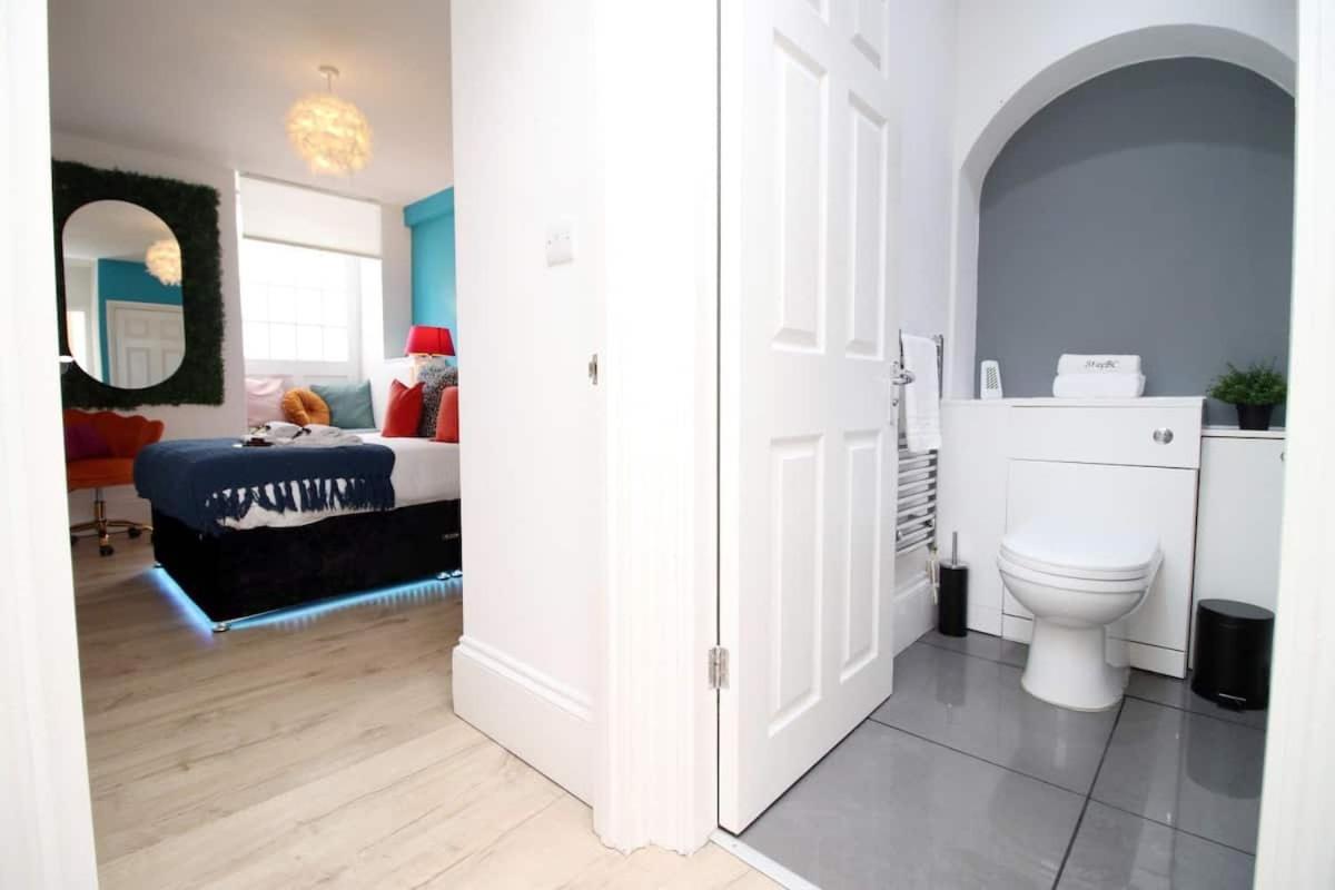 Exquisite Clifton Gem - Football Table Apartment