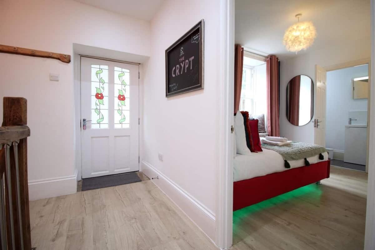 Exquisite Clifton Gem - Football Table Apartment *