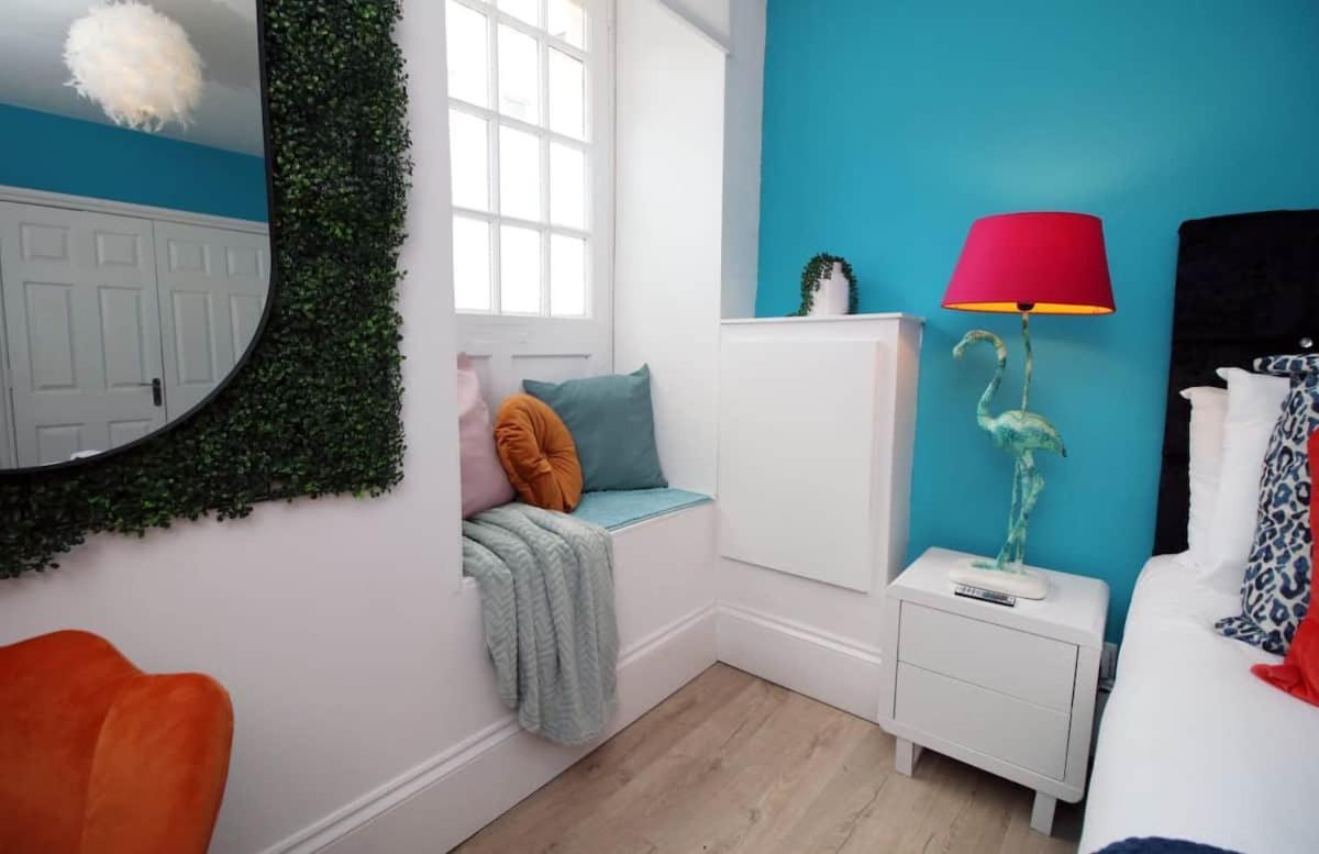 Exquisite Clifton Gem - Football Table Apartment