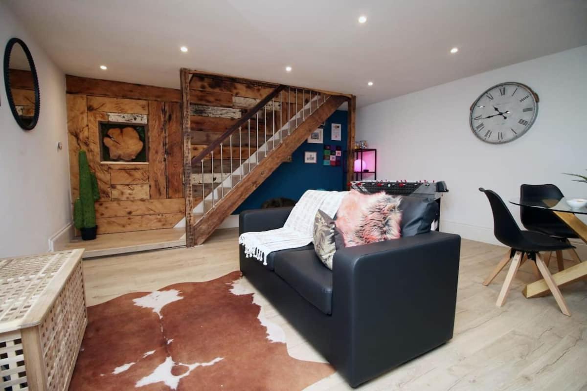 Exquisite Clifton Gem - Football Table Apartment Bristol