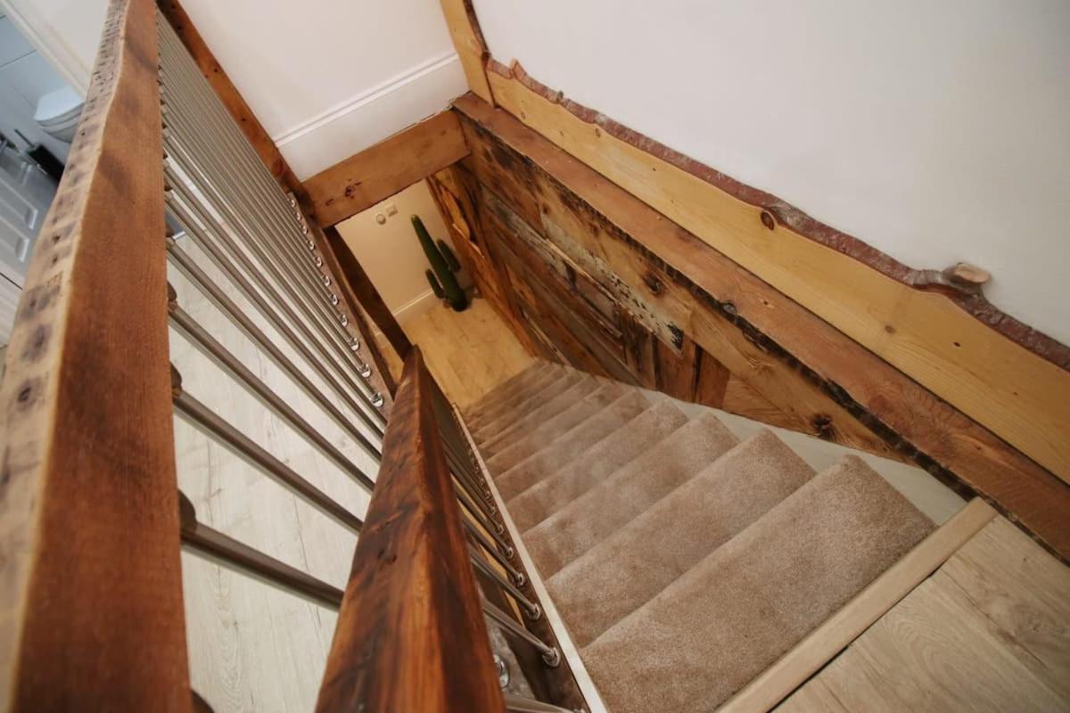 Exquisite Clifton Gem - Football Table Apartment