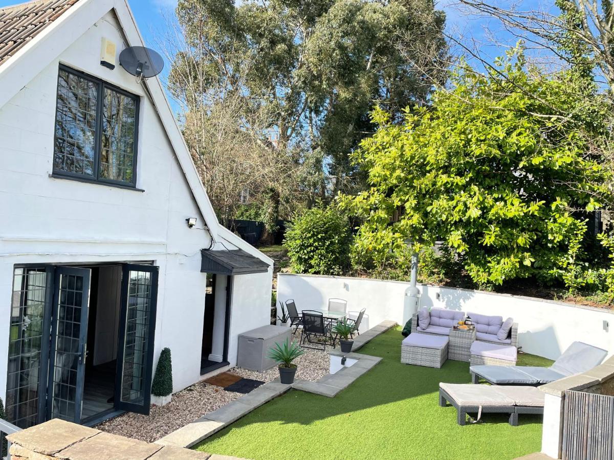 Luxury 2 Bed Cosy With Hot Tub And Childrens Play Area Hambrook