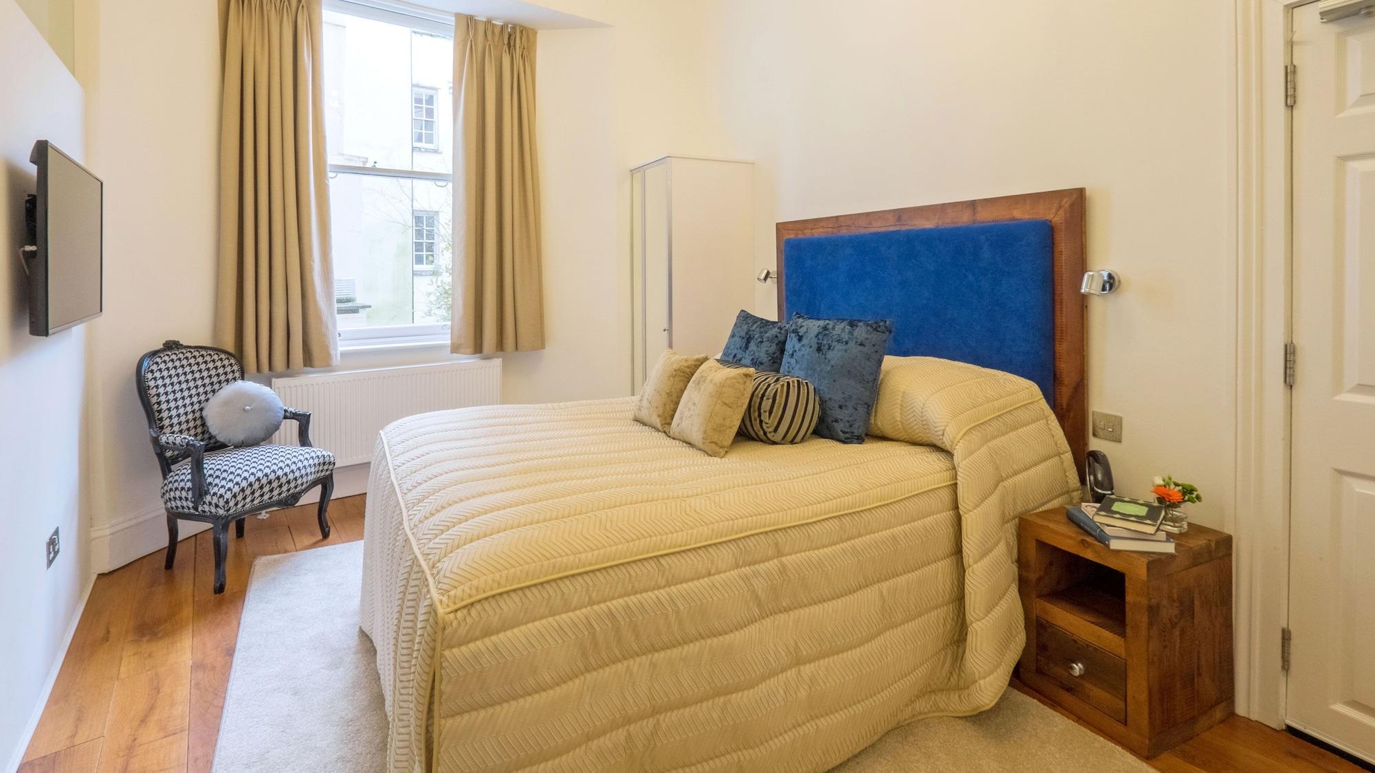 The Berkeley Square 4*