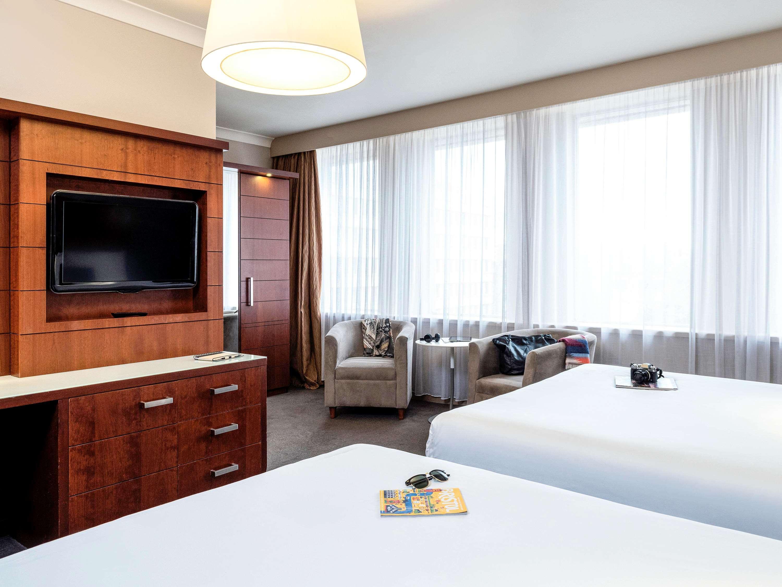 Mercure Holland House 4*
