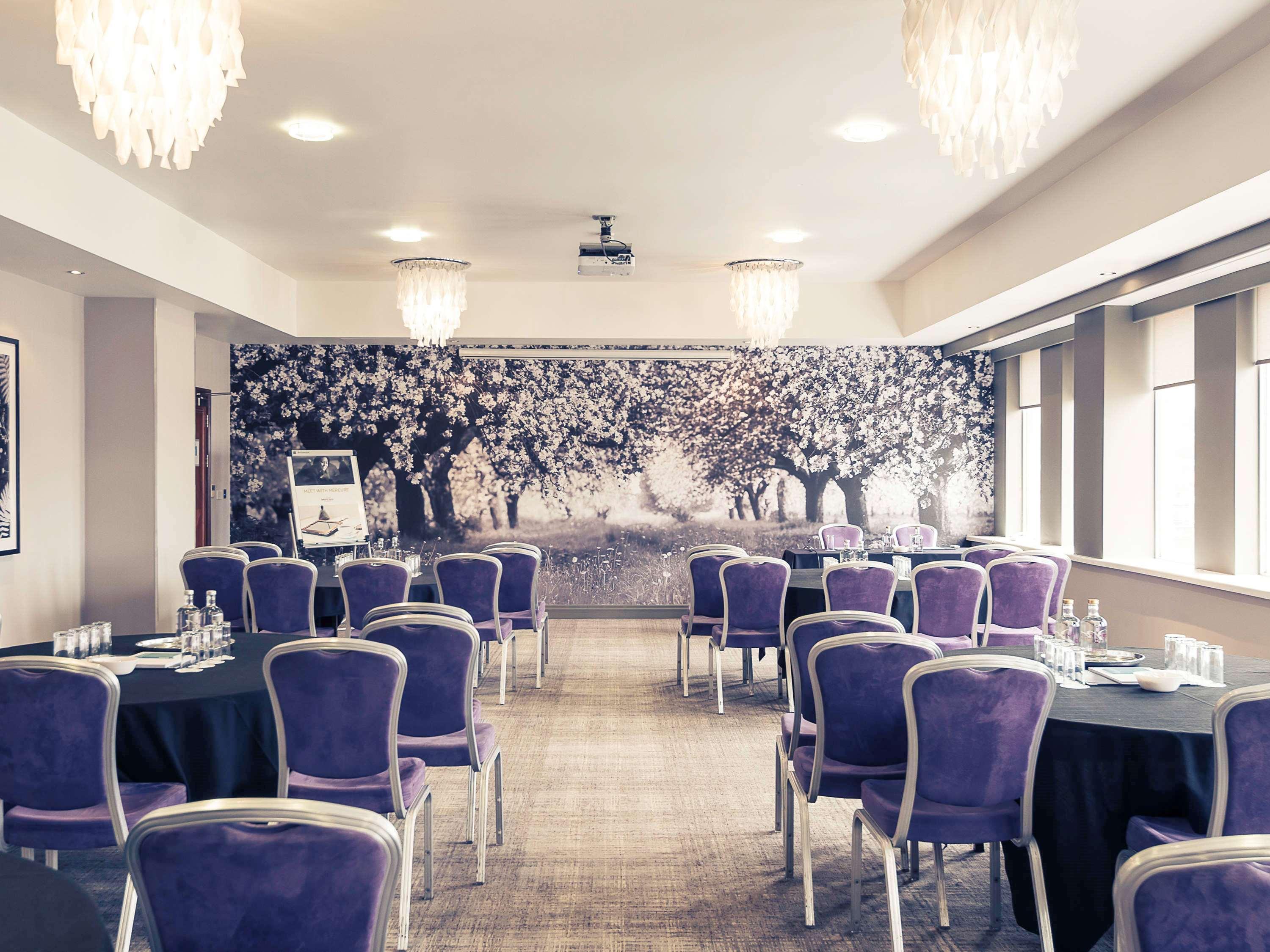 Mercure Holland House 4*