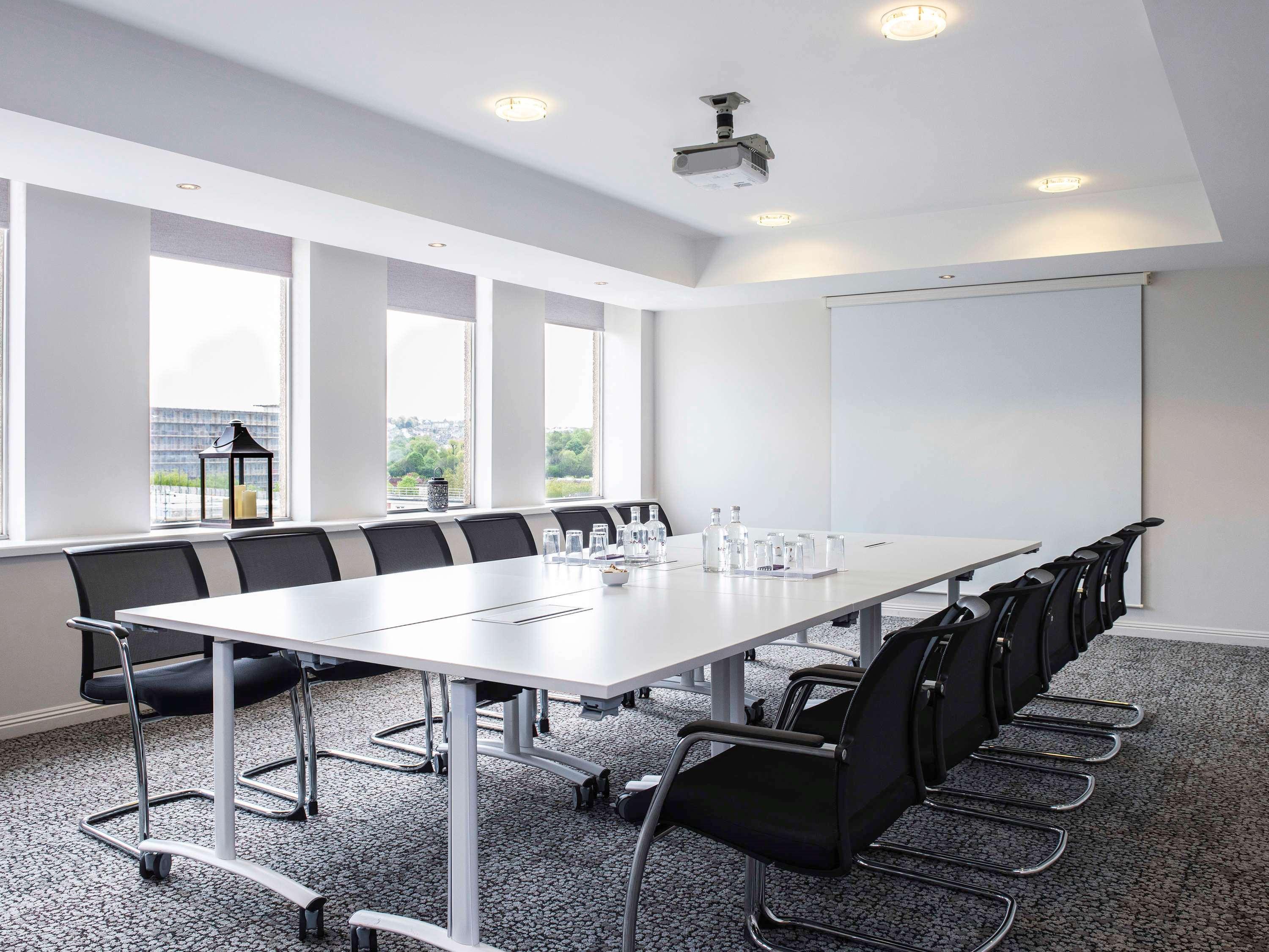 Mercure Holland House Hotel 4*