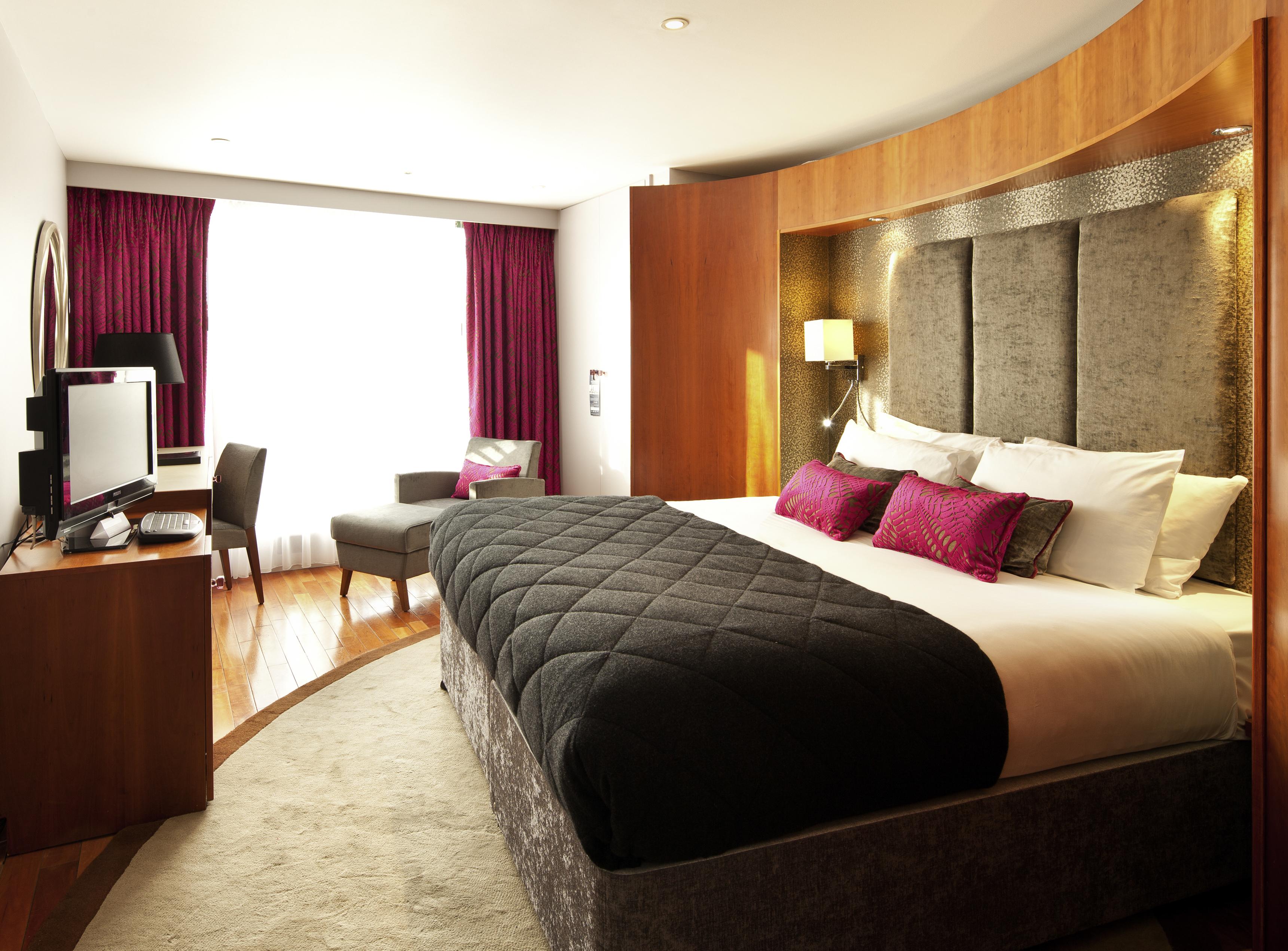 Mercure Brigstow Hotel 4*
