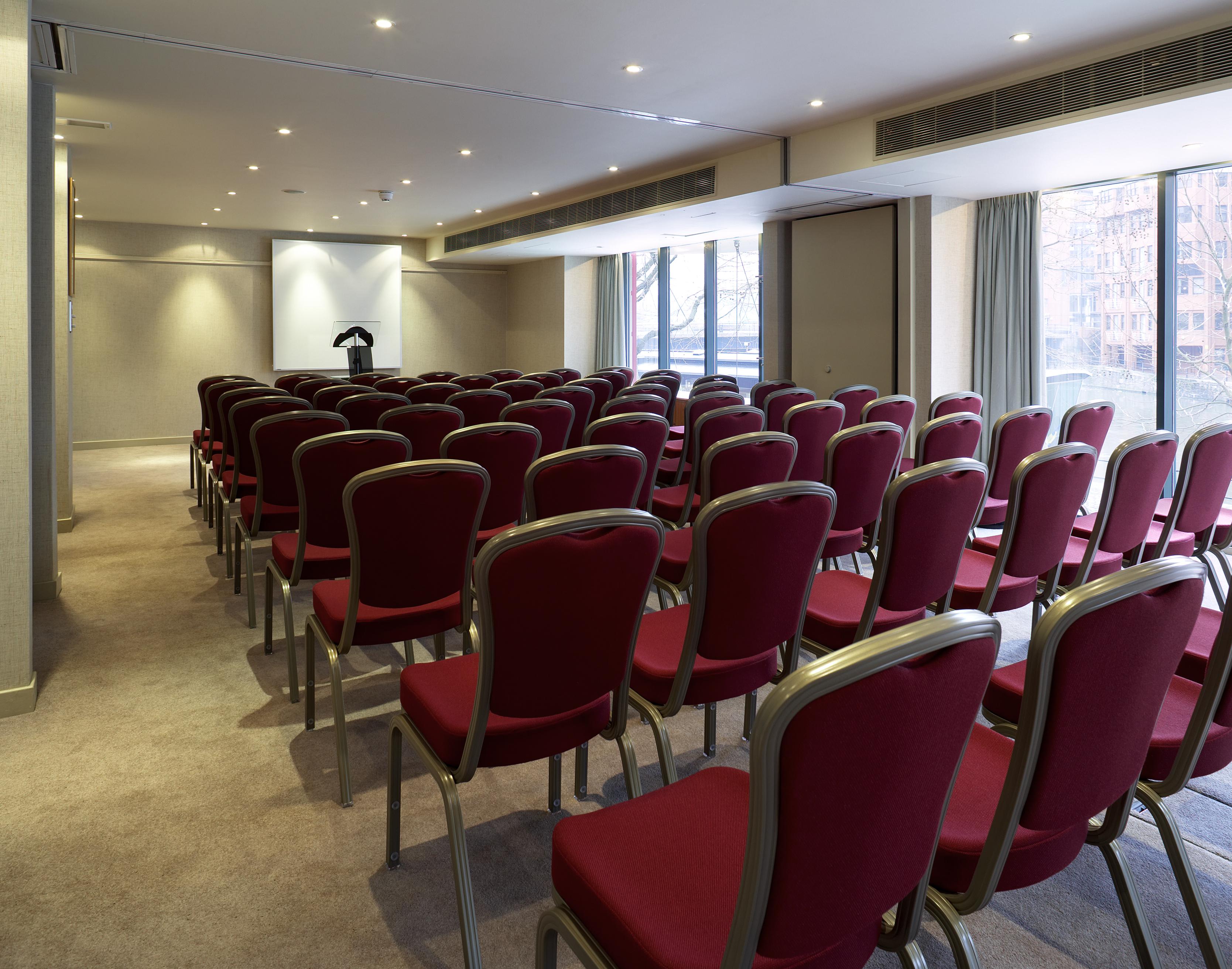 Mercure Brigstow 4*