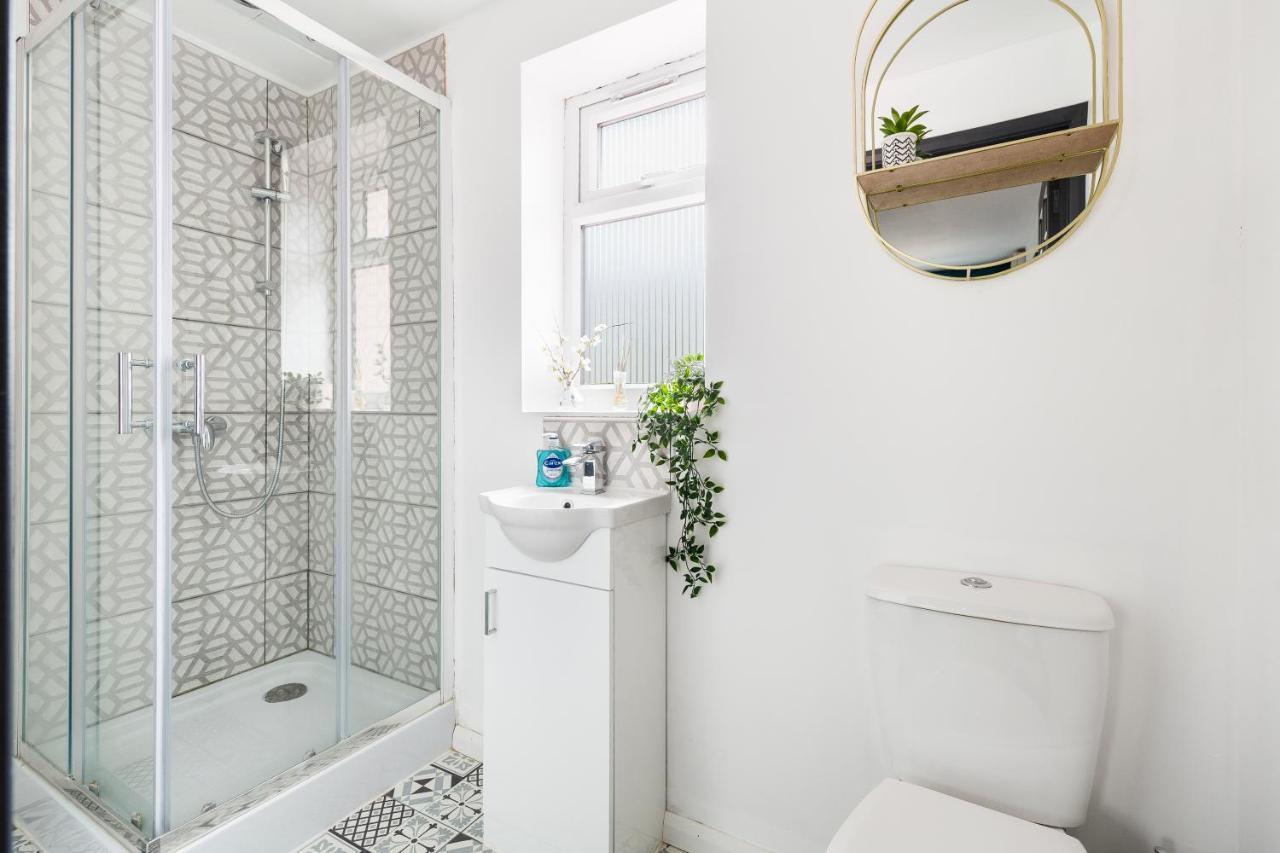 Wow Modern House 5 Bed 4 Bath 2 Parking - Hot Tub Apartment