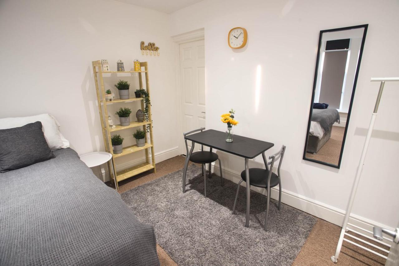 Flat 1, 401 Stapleton Rd *