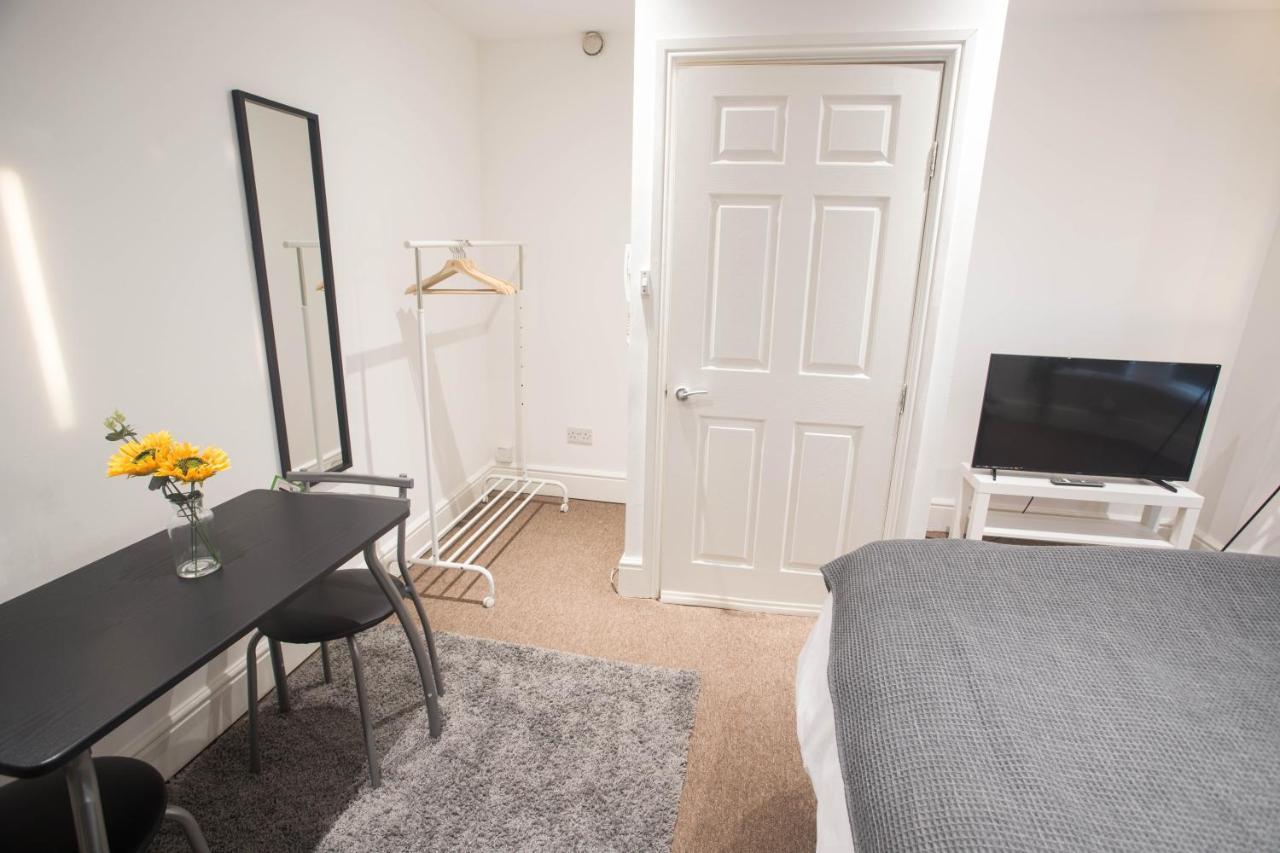 Flat 1, 401 Stapleton Rd *