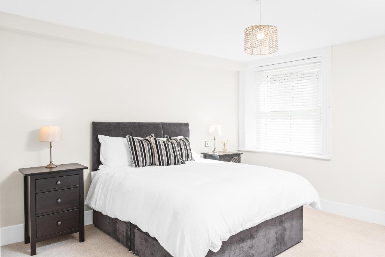 Stunning 2 Bedroom In Fantastic Location Apartment *