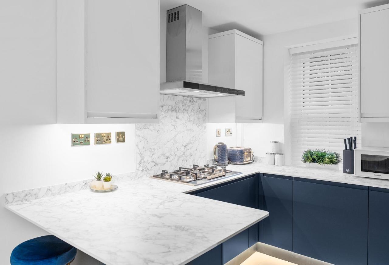 Apartment Stunning 2 Bedroom In Fantastic Location *