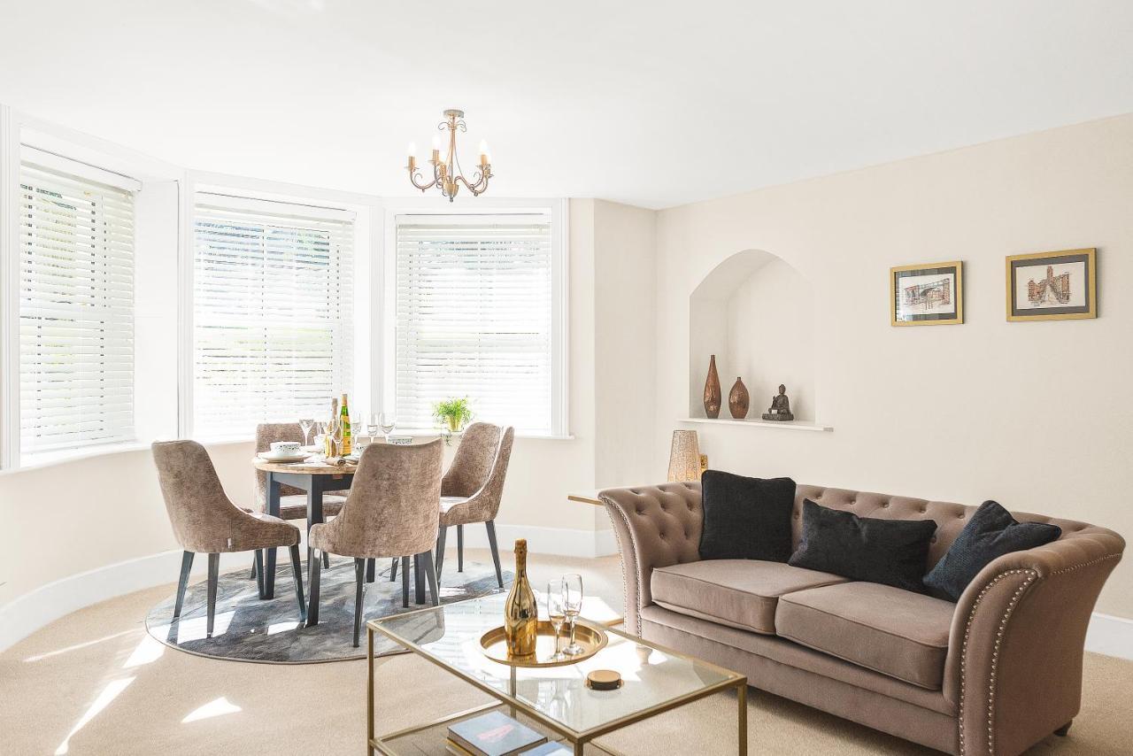 Stunning 2 Bedroom In Fantastic Location Apartment
