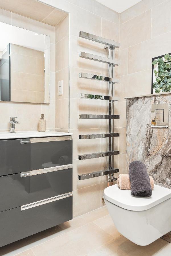 Apartment Stunning 2 Bedroom In Fantastic Location