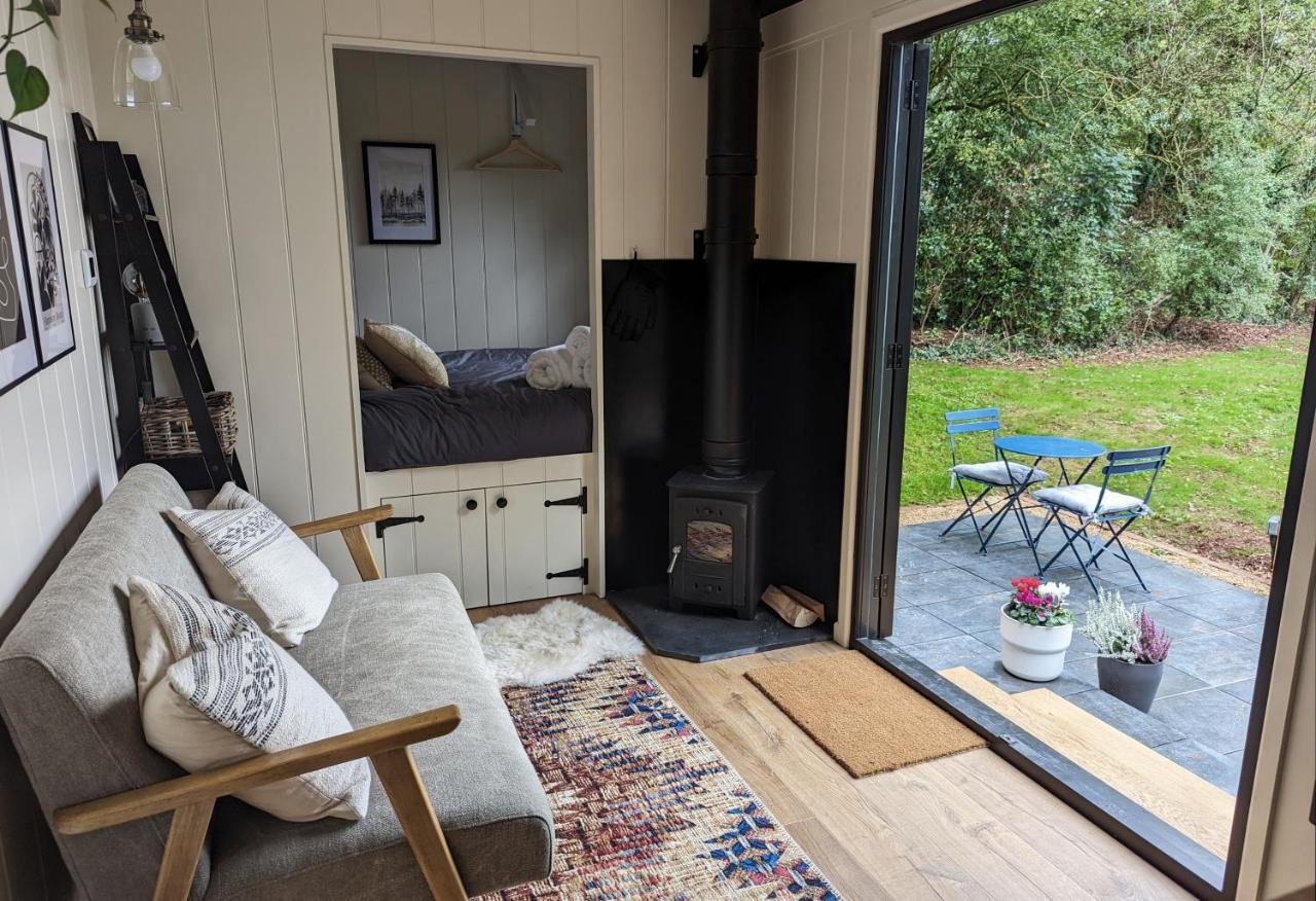 Luxury Shepherd's Hut In Private Orchard W/hot-tub Holiday home *