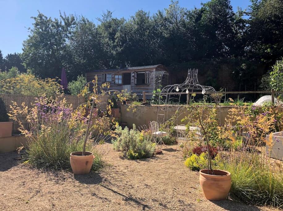 Luxury, Rural Shepherds Hut With Hot Tub Nr Bath Bristol