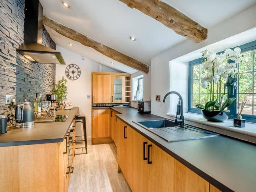 Luxury 2 Bed Cosy With Hot Tub And Childrens Play Area Hambrook Holiday home Bristol