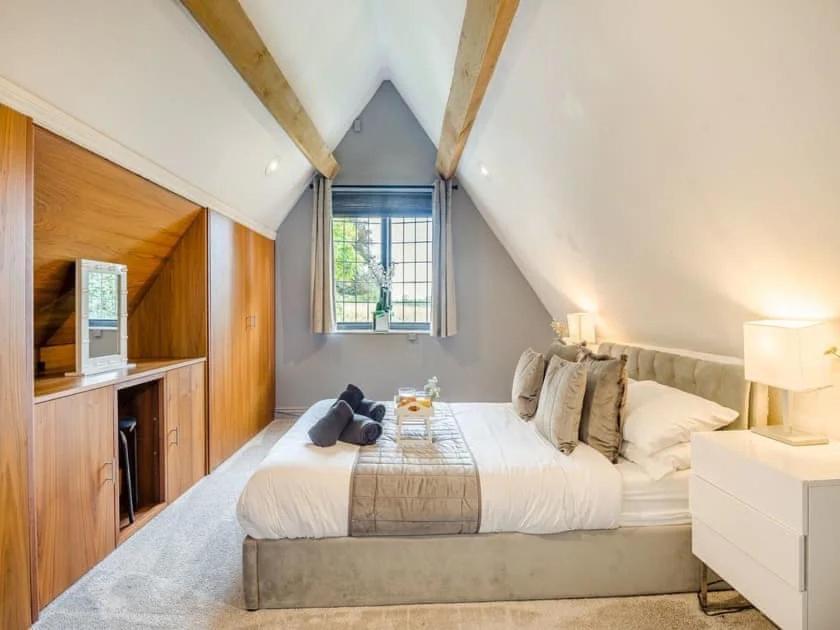 Luxury 2 Bed Cosy With Hot Tub And Childrens Play Area Hambrook Holiday home *