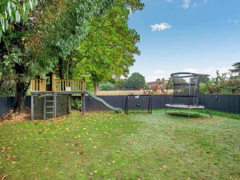 Holiday home Luxury 2 Bed Cosy With Hot Tub And Childrens Play Area Hambrook
