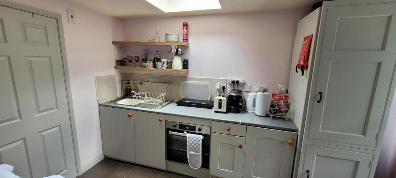 Apartment Cosy Self-contained Studio Flat In *