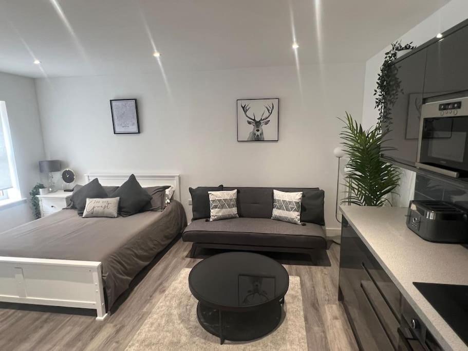 Harrystoke 1 Bedroom Studio, Free Parking & Garden Apartment Bristol