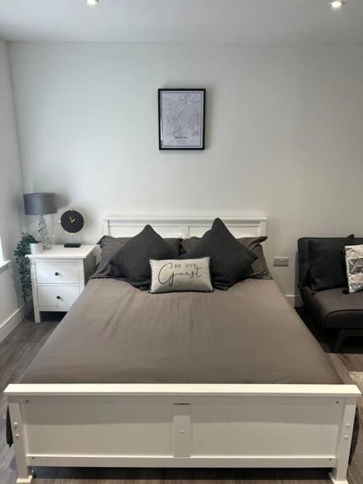 Harrystoke 1 Bedroom Studio, Free Parking & Garden