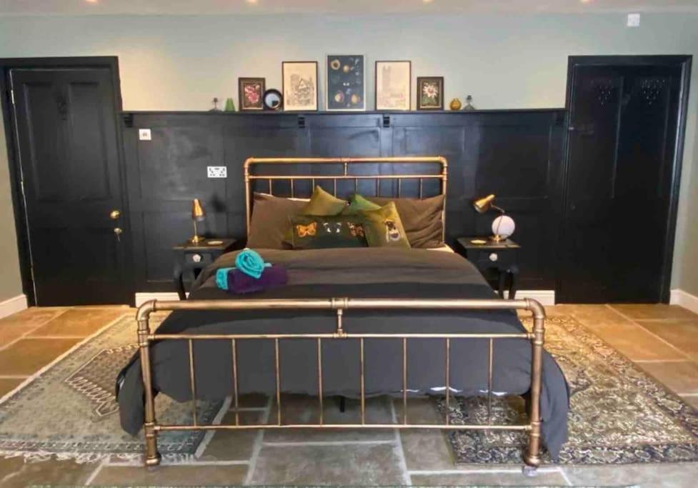 Clifton Georgian Townhouse, Downstairs Ensuite & Light Plant Based Breakfast *