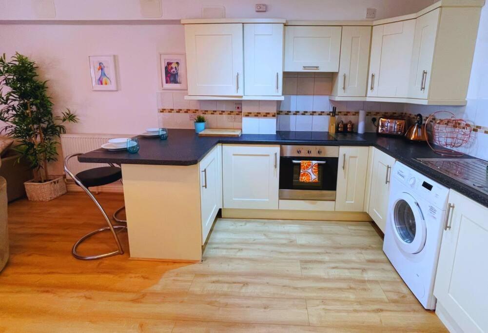 - 1 Bed - Pembroke Court