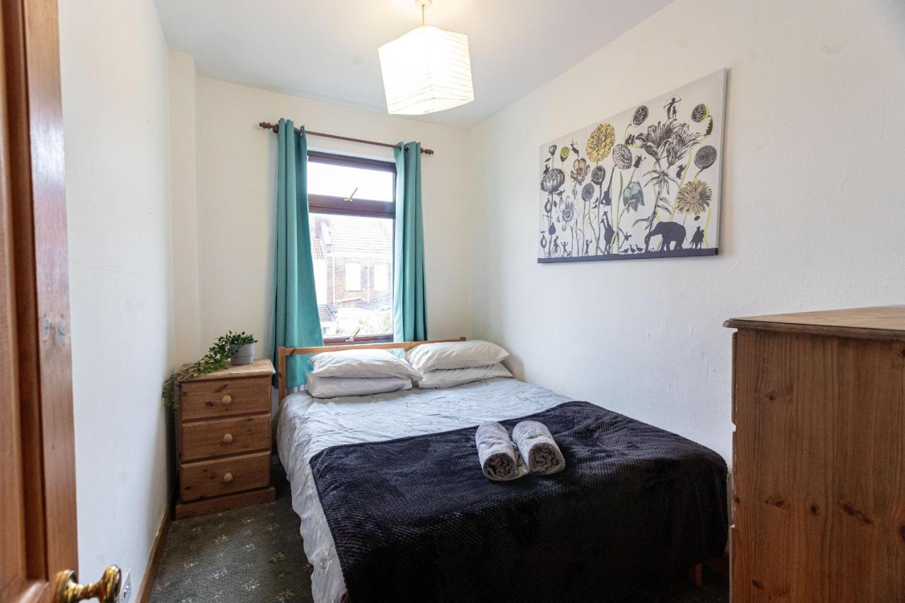 October Disc - Long - Contractors Apartment Bristol